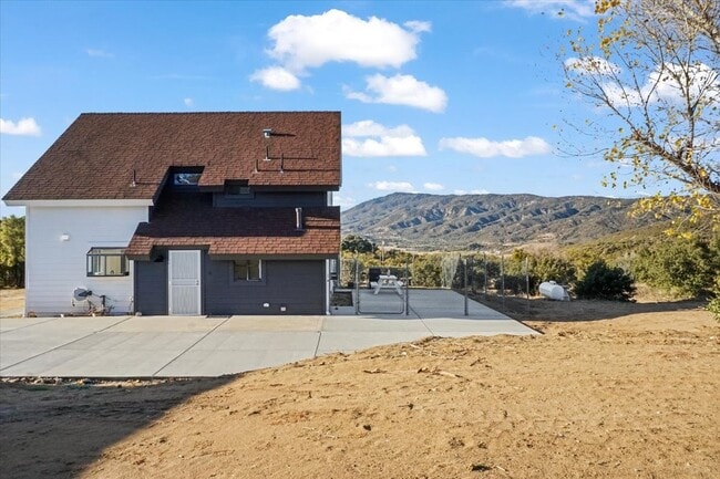 Building Photo - 59470 Burnt Valley Rd