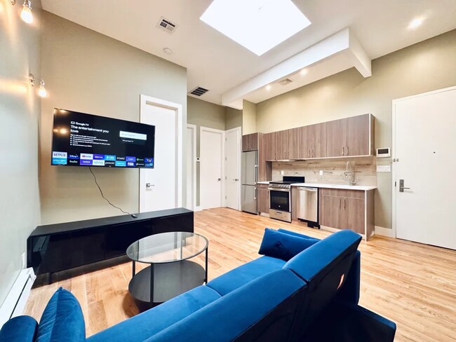 Foto del edificio - Furnished room/NOT APARTMENT