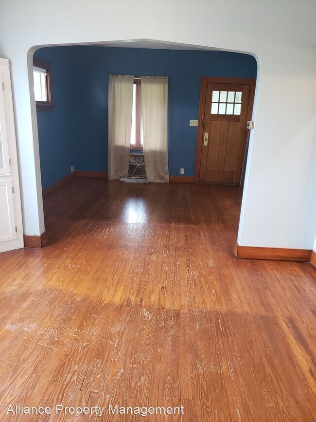 Building Photo - 3 br, 1 bath House - 7829 North River Rd