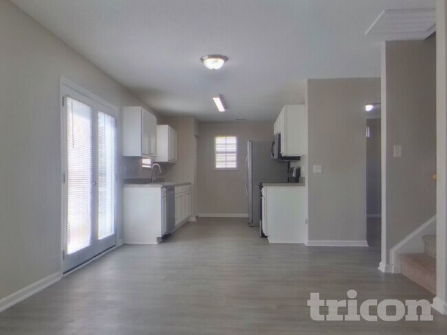 Building Photo - 390 Fox Trot Dr