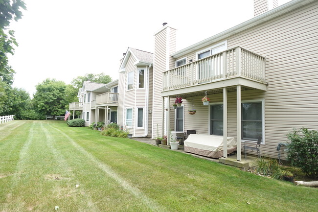 Building Photo - 231 University Ln