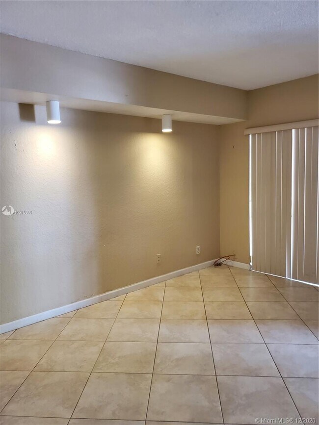 Building Photo - 4009 N University Dr