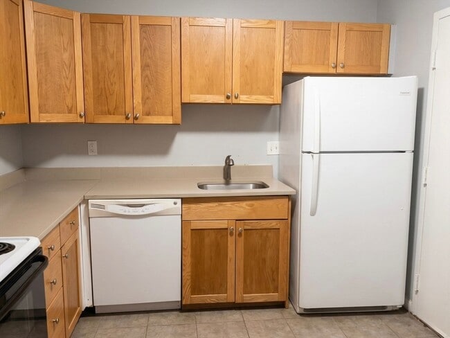 Foto del edificio - 302 Boston Post Rd E