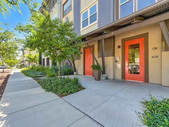 Building Photo - Premier 2/2 Condo in The Cannery- $500 OFF...