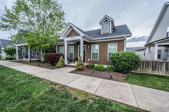 Building Photo - 657 Constitution Dr