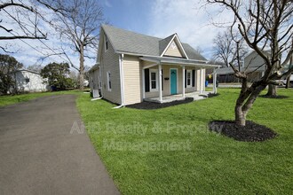 Building Photo - 401 Poplar St