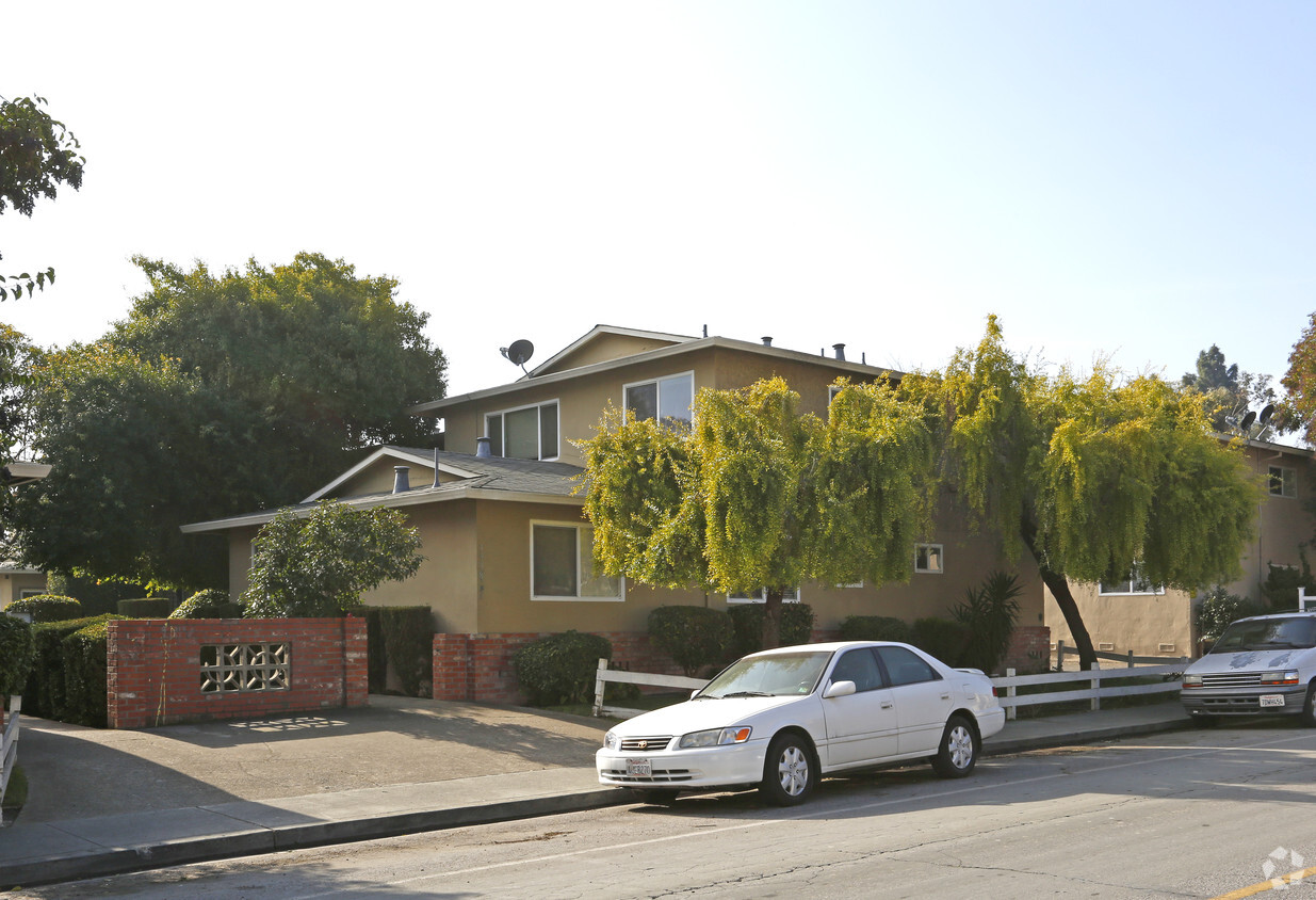 Building Photo - Lawrence Glen Apartments