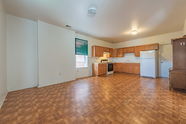 Building Photo - 5552 Black St