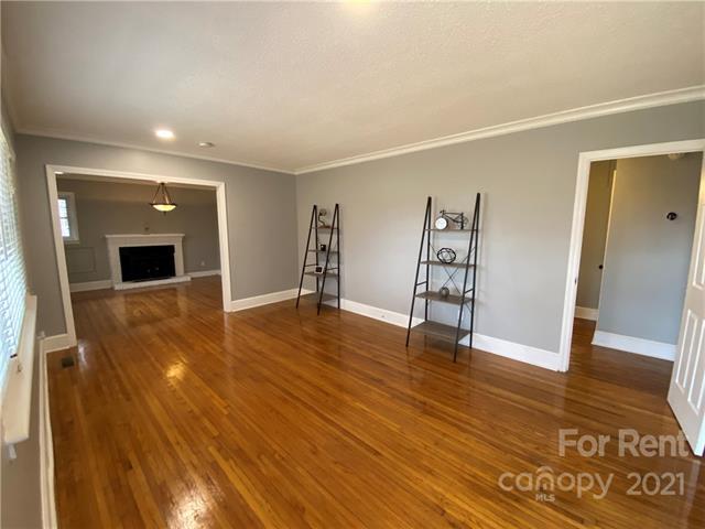 Building Photo - 1901 Birchcrest Dr
