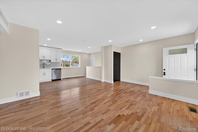 Foto del edificio - 30428 Iroquois Dr