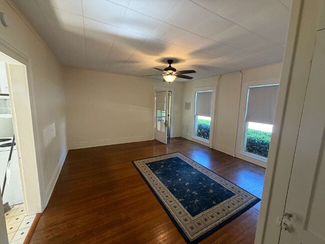 Building Photo - * Generously Sized 3-bedroom, 1.5 Bath in LeRoy Available Now! *