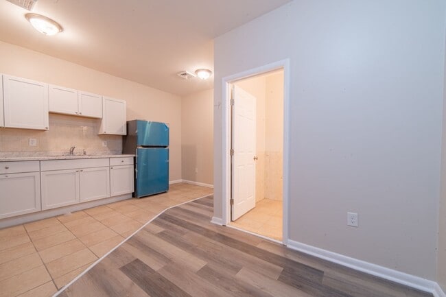 Building Photo - 1-Bedroom Apartment with Open Kitchen and ...