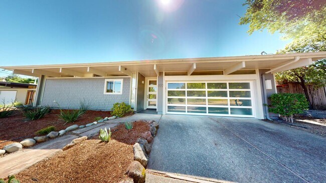 Building Photo - Fully Updated Unique Eichler in Terra Lind...
