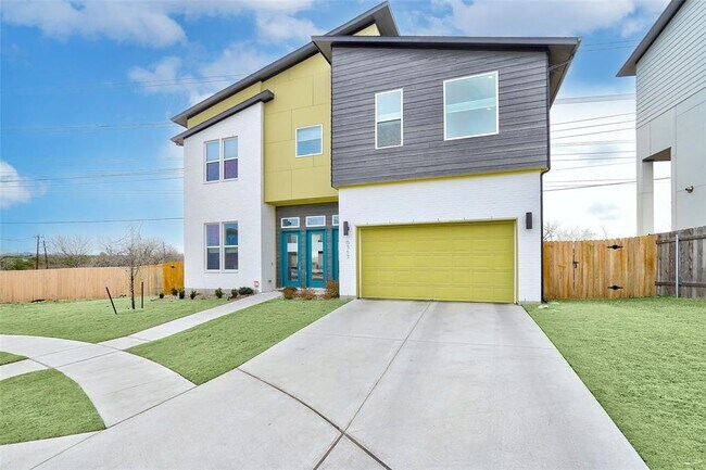 Building Photo - 6317 Toscana Ave