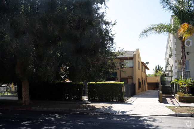 Foto del edificio - 4732 Elmwood Ave