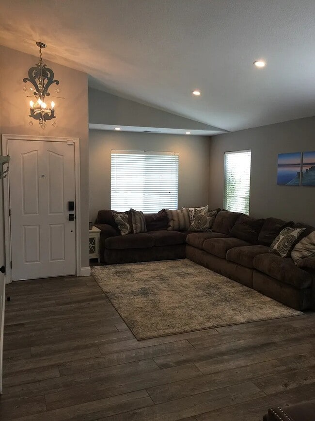 Building Photo - 190 San Tropez Dr