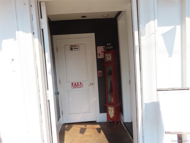 Foto del edificio - 45 Deer Park Ave