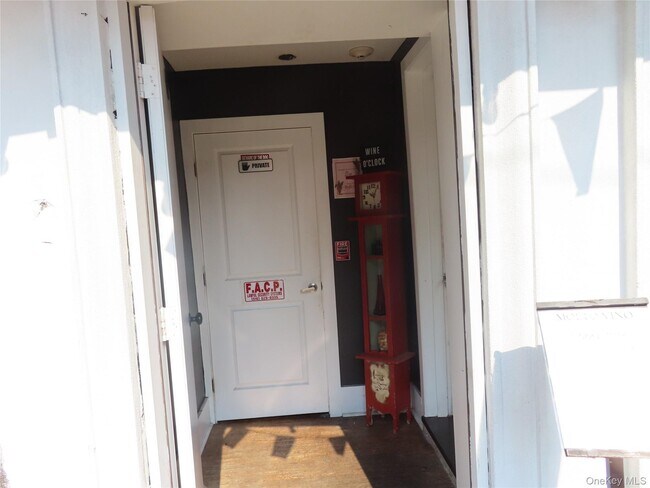 Building Photo - 45 Deer Park Ave