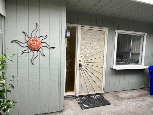 Building Photo - Village Park Encinitas Townhome