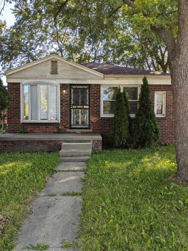 Foto principal - Charming 3-Bedroom Home and 1 Bath for Rent!