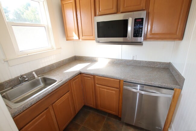 Building Photo - 328 New London Turnpike