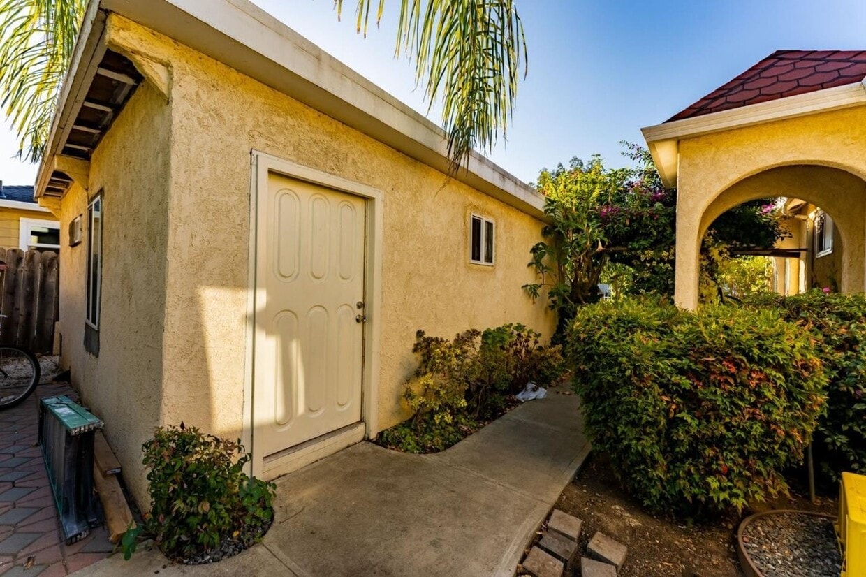 952 Newbridge St, East Palo Alto, CA 94303 House Rental in East Palo