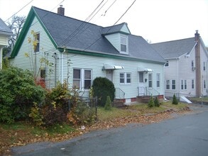 Building Photo - 26 School St