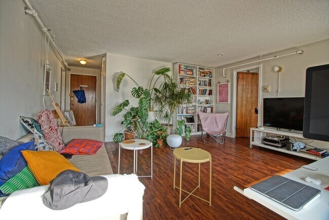 Building Photo - 875 Massachusetts Ave