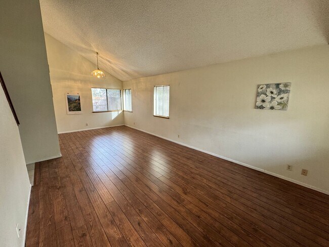 Foto del edificio - Beautiful 4 Bedroom Home