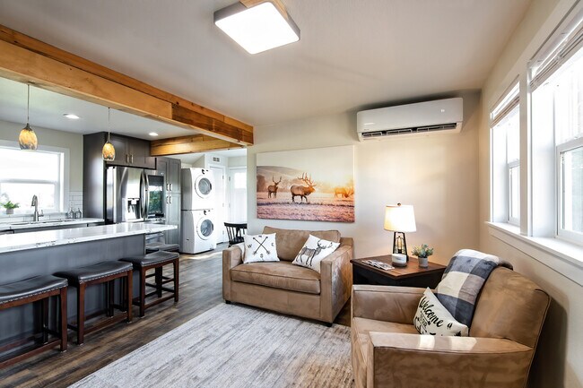 Building Photo - 810 Watt Canyon Rd