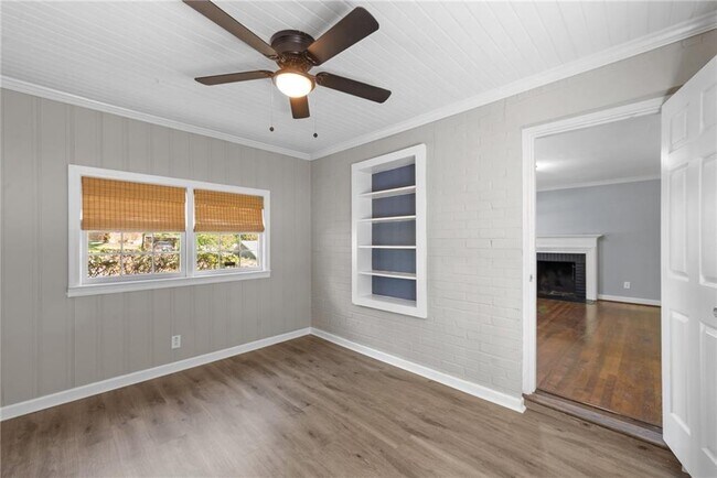 Building Photo - 422 Hascall Rd NW