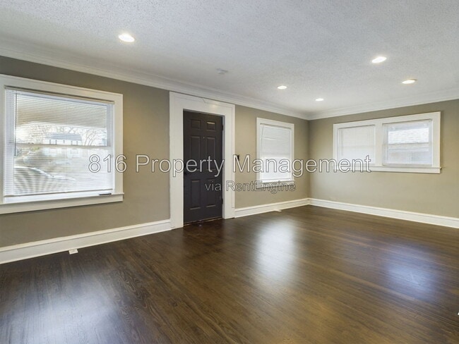 Building Photo - 5912 Paseo Blvd