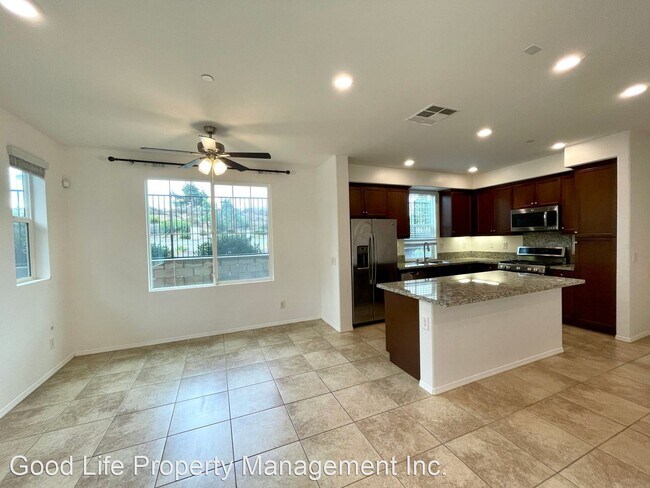 Building Photo - 4 br, 2.5 bath House - 2770 Sparta Rd Unit 8