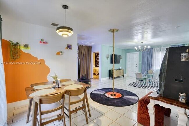 Foto del edificio - 6443 Perry St