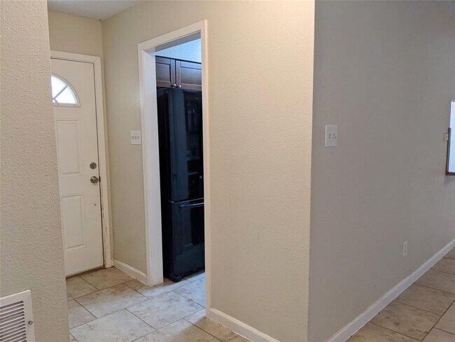 Building Photo - 350 Sandy Ridge Dr
