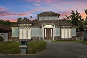 Building Photo - 15 Ebony Ave