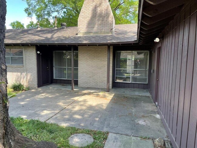 Foto del edificio - 1806 Ruella Ln