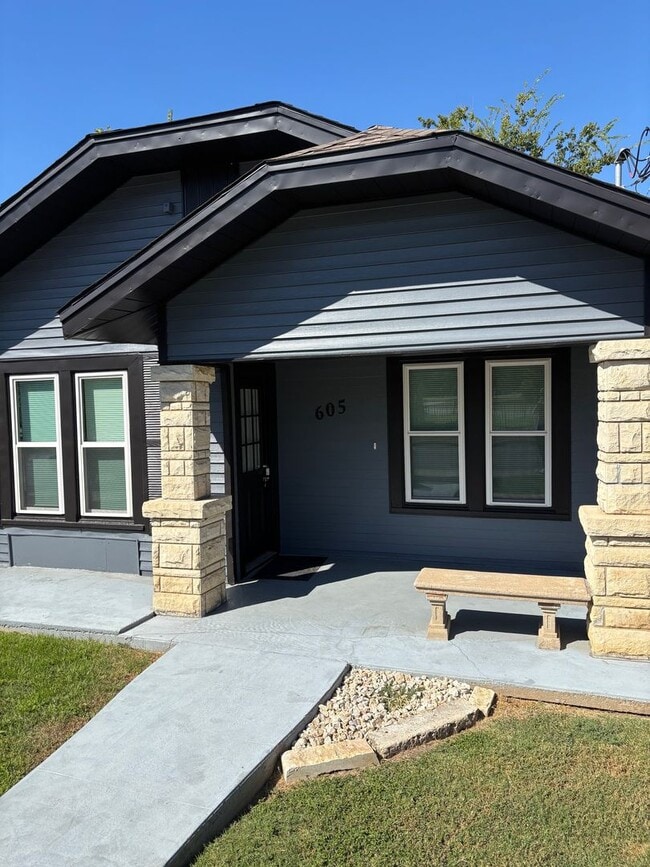 Building Photo - 3 Bedroom 1 Bathroom Downtown Georgetown Home