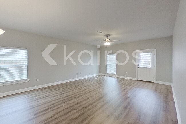 Building Photo - 13796 Pinyon Dr