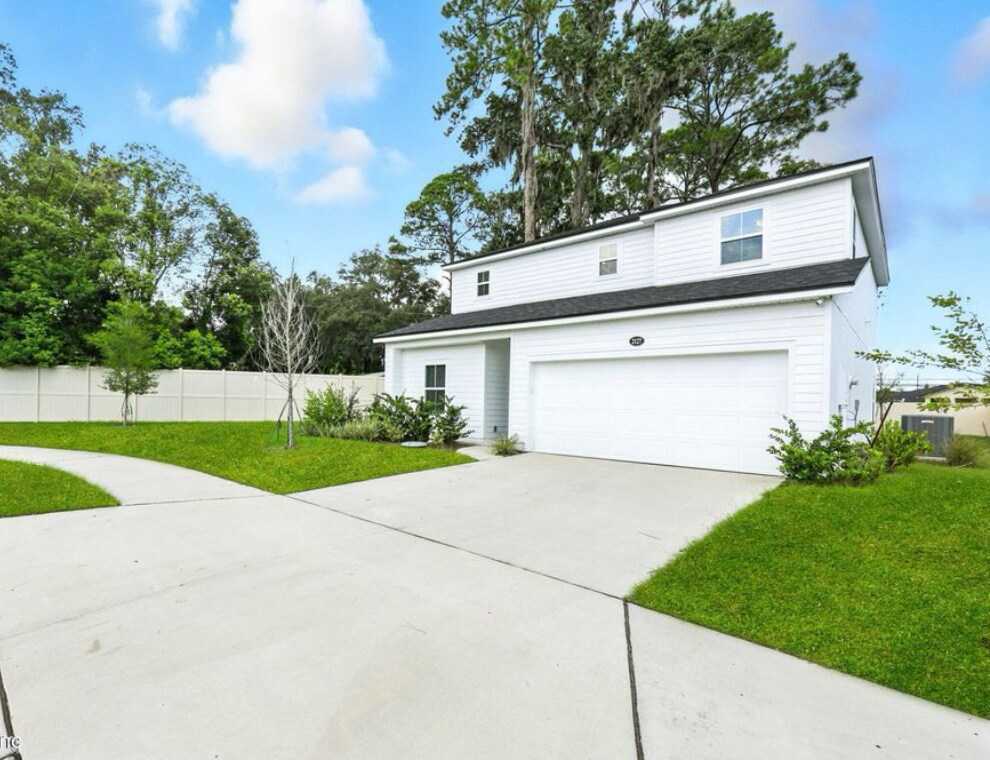 Foto principal - 2127 Sweet Pine Ct
