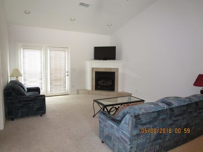 Building Photo - 1345 Davenport Dr