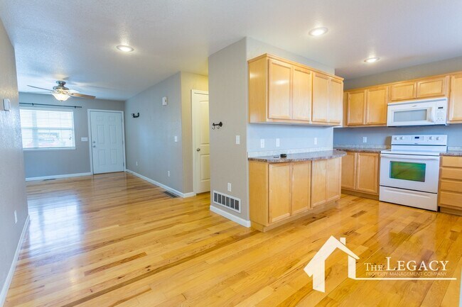 Foto del edificio - Westside Townhome