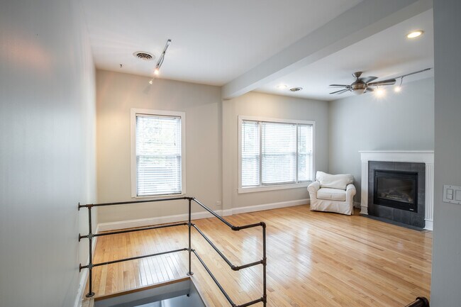 Building Photo - 1616 N Wolcott Ave