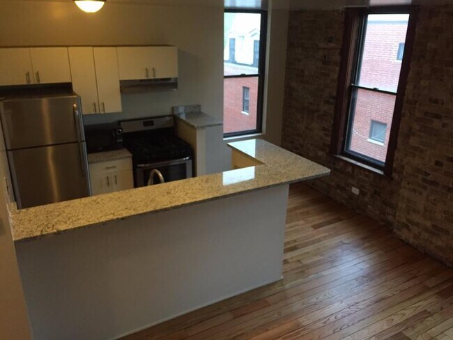 Foto del edificio - 1048 W Dickens Ave