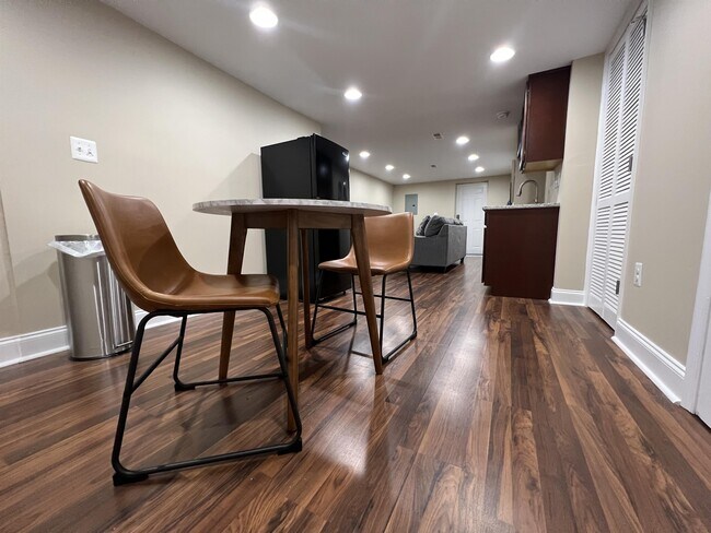 Building Photo - 4058 Edgewood Rd