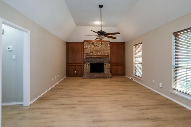 Building Photo - 5109 Oak Springs Drive