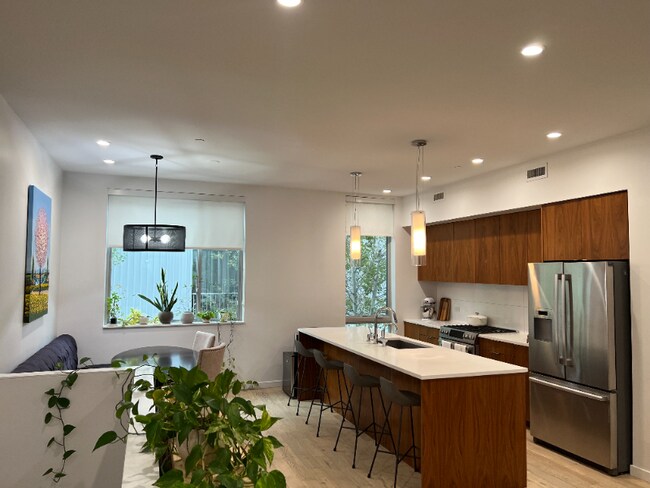 Foto del edificio - 2022 W 33rd Ave