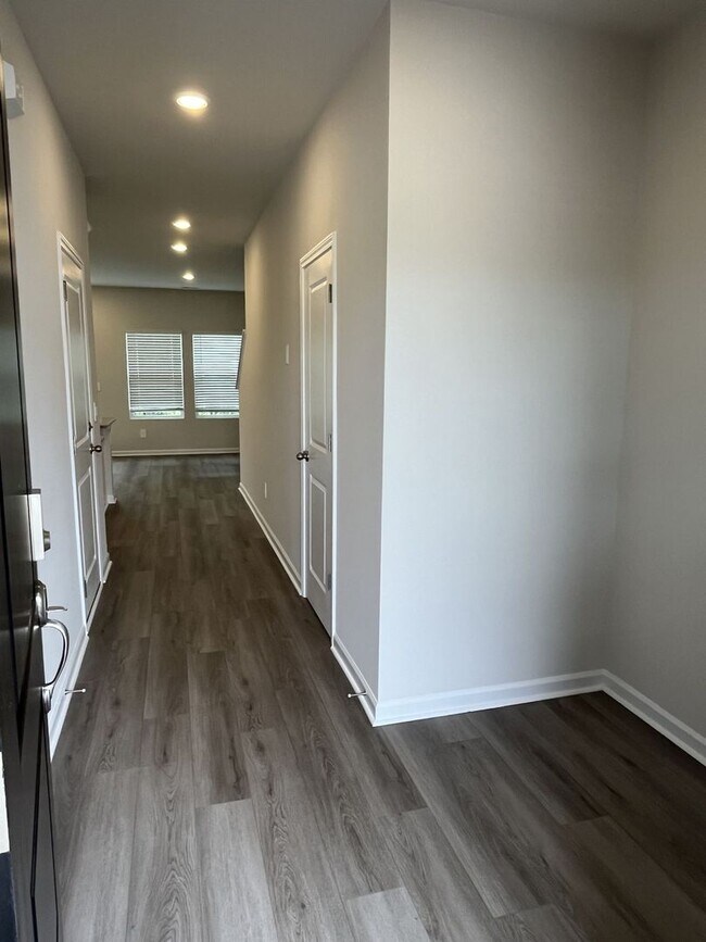 Foto del edificio - Newer3 Bed townhome in Concord