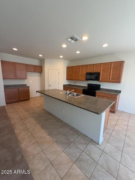 Foto del edificio - 19928 W Buchanan St