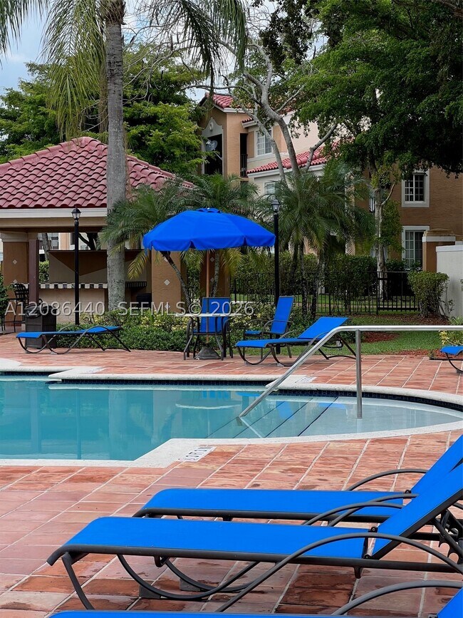 Foto del edificio - 2051 Renaissance Blvd
